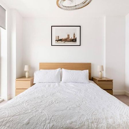 Stylish & Comfortable Top-Floor Flat In Harrow Londen Buitenkant foto
