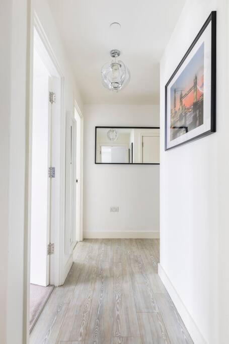 Stylish & Comfortable Top-Floor Flat In Harrow Londen Buitenkant foto