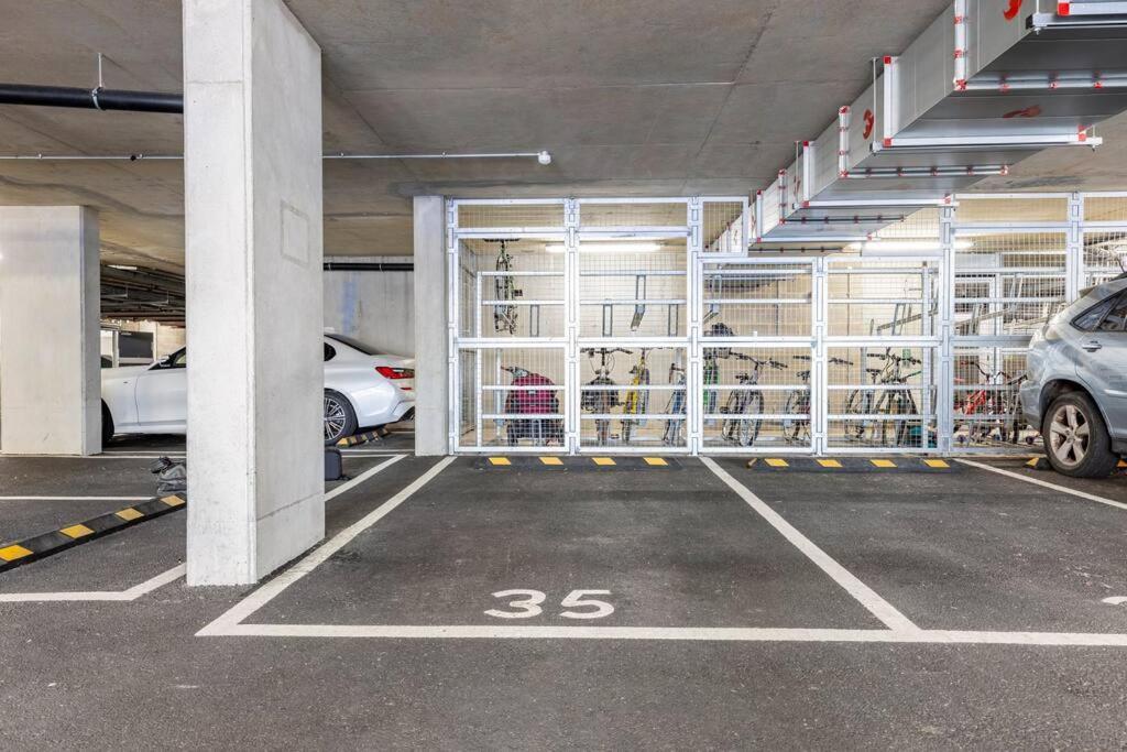 Stylish & Comfortable Top-Floor Flat In Harrow Londen Buitenkant foto