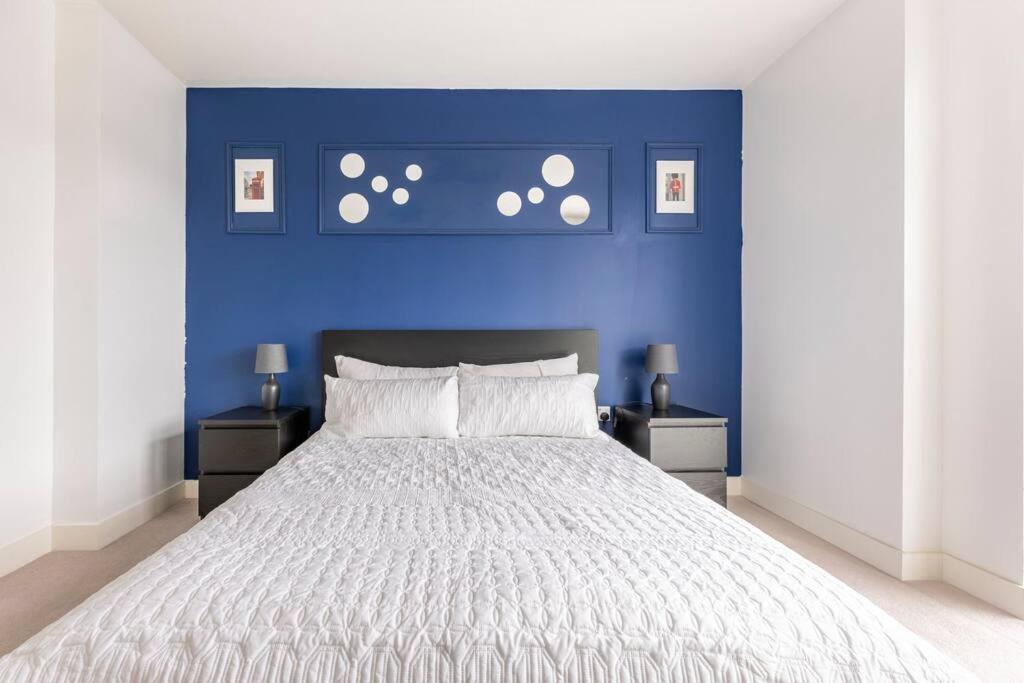 Stylish & Comfortable Top-Floor Flat In Harrow Londen Buitenkant foto