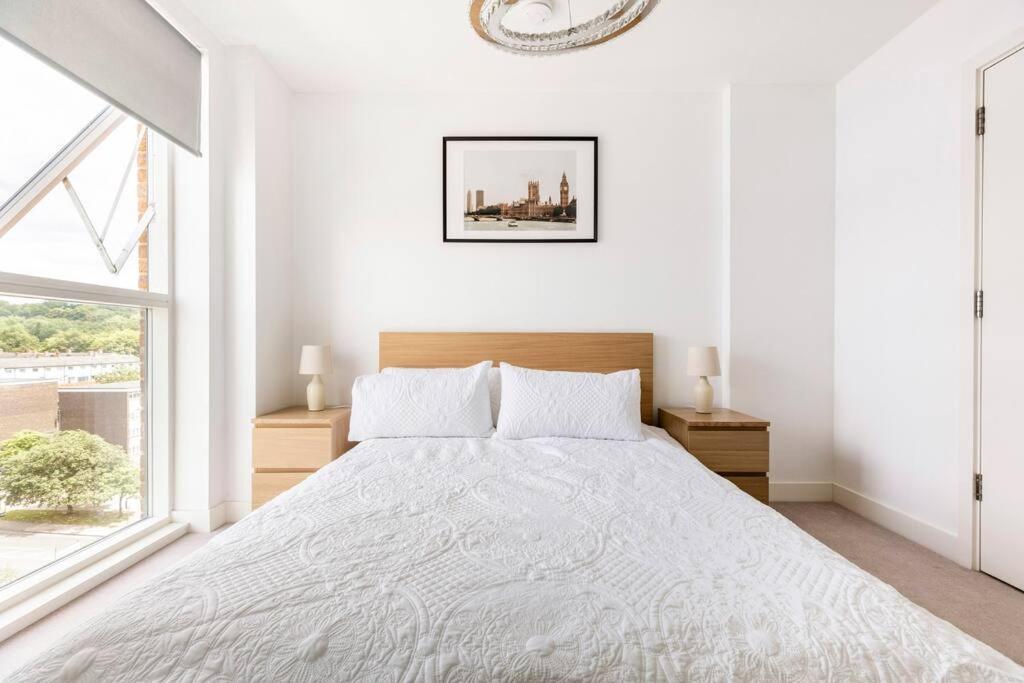Stylish & Comfortable Top-Floor Flat In Harrow Londen Buitenkant foto