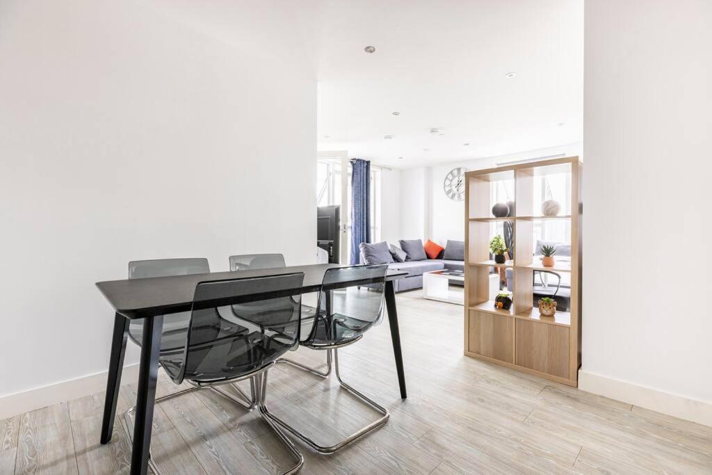 Stylish & Comfortable Top-Floor Flat In Harrow Londen Buitenkant foto