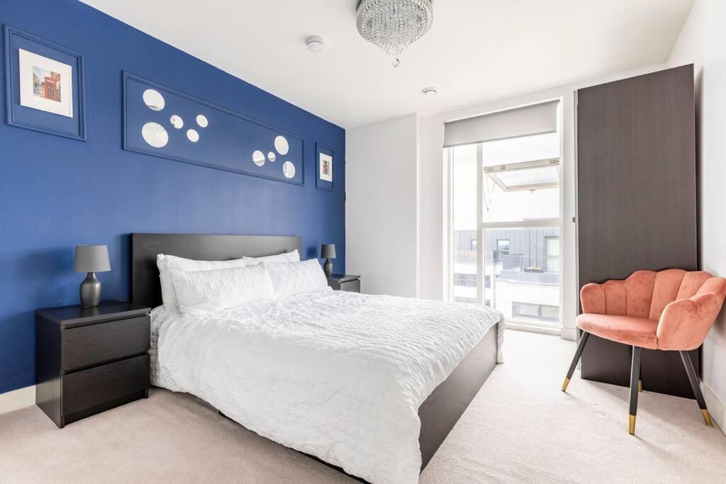 Stylish & Comfortable Top-Floor Flat In Harrow Londen Buitenkant foto